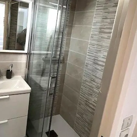 Apartment T2 Mezzanine Climatise, 4 Pers Avec Terrasse Et Parking - Proche Plages Et Commerces - Fr-1-607-134 *